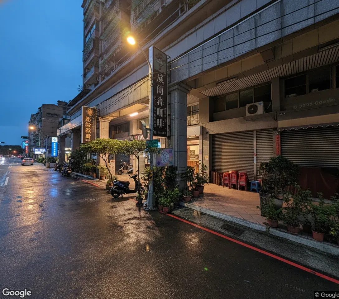 高雄楠梓加工區附近深夜街道